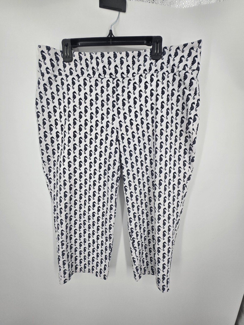Attyre White Cropped Pants with Navy Seahorse Print 18W (7046)